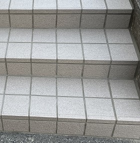 ポーチタイルの張替