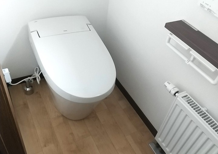 コンパクトでもしっかり収納！充実のトイレ空間