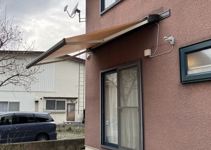 強風・雨でも安心！自動オーニング設置事例