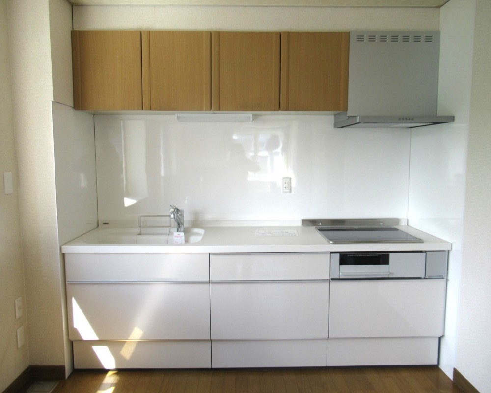 収納力とデザイン性を高めたキッチンリフォーム