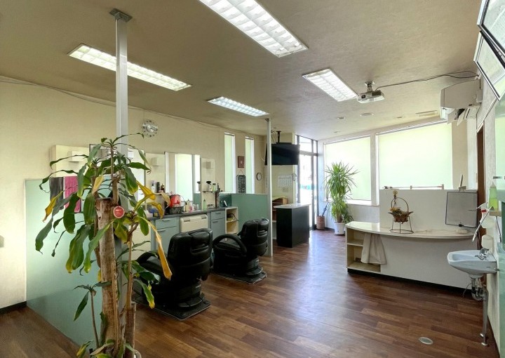 ヘアースタジオアート様  床のリフレッシュ工事