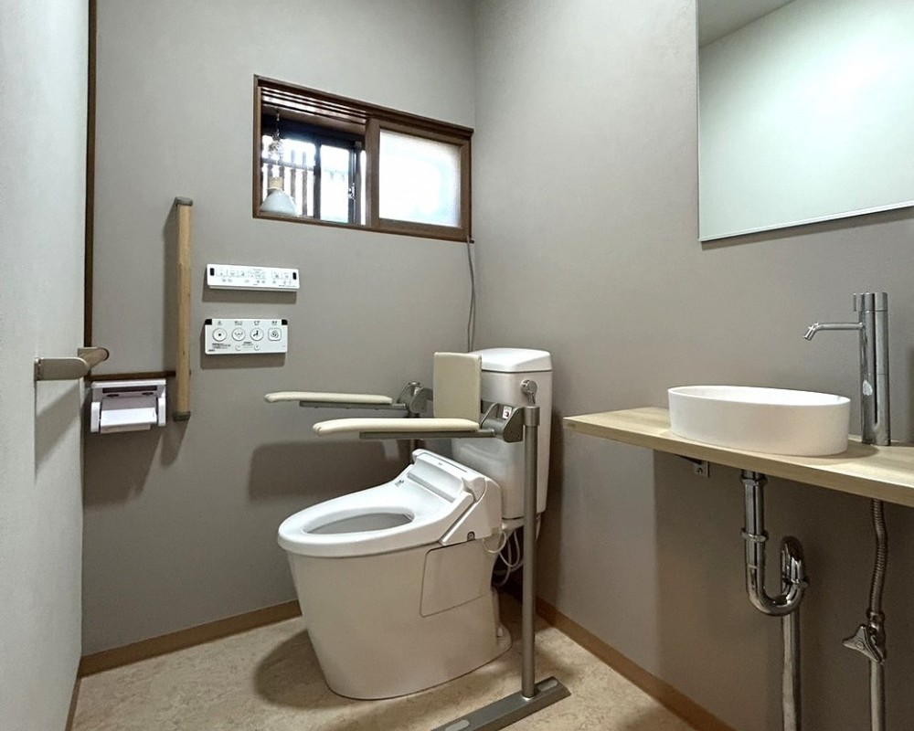 介護保険を活用し車いす対応のトイレへ改修