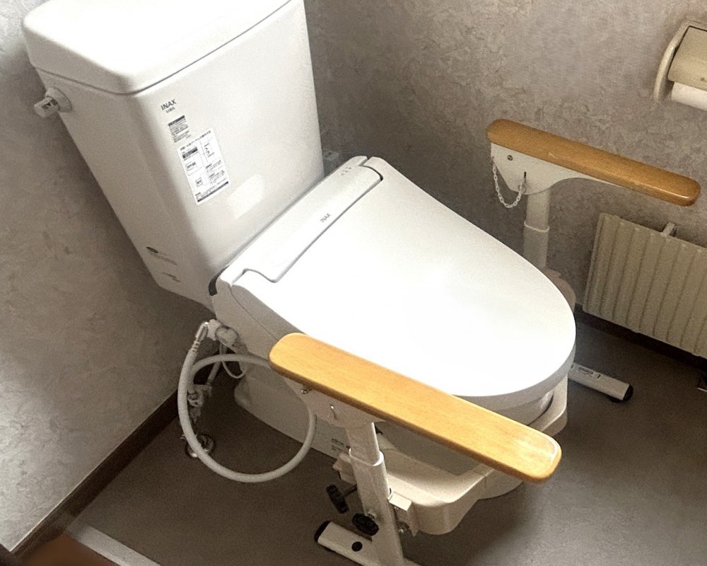 水漏れトイレを一新、使っていない小便器も撤去して快適空間へ